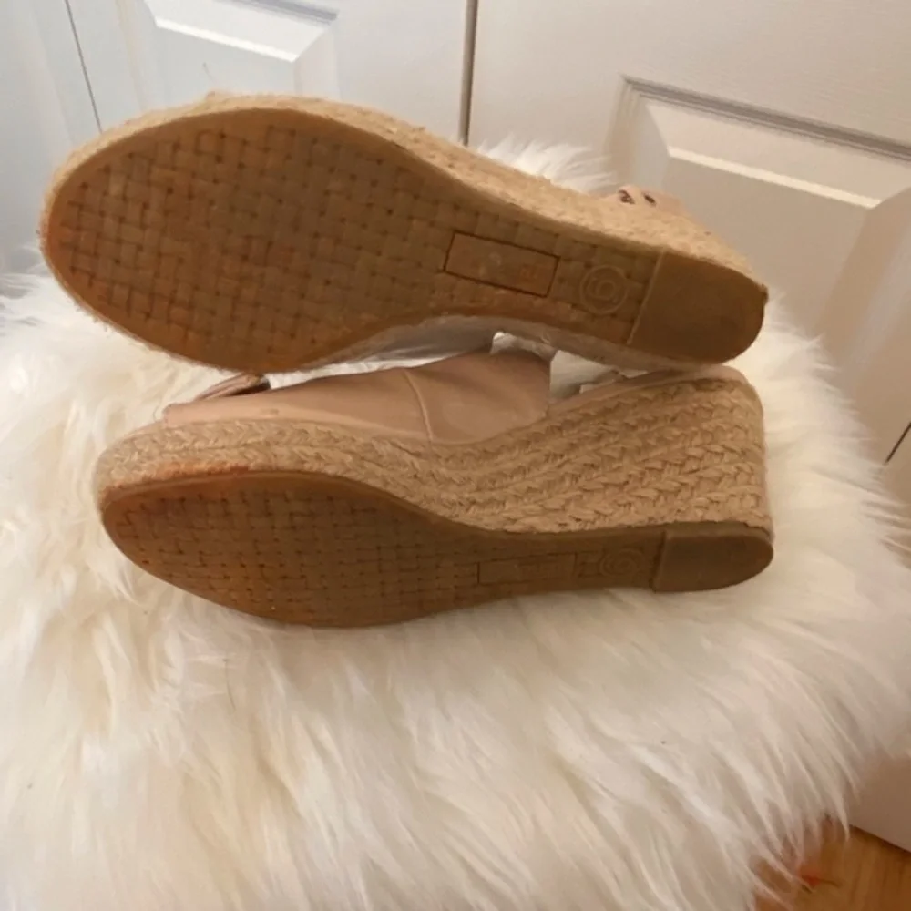 Merona Wedge sandals Size 6
